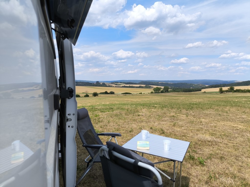Pössl Summit 600 Prime – panoramatický výhled z kempovacího místa